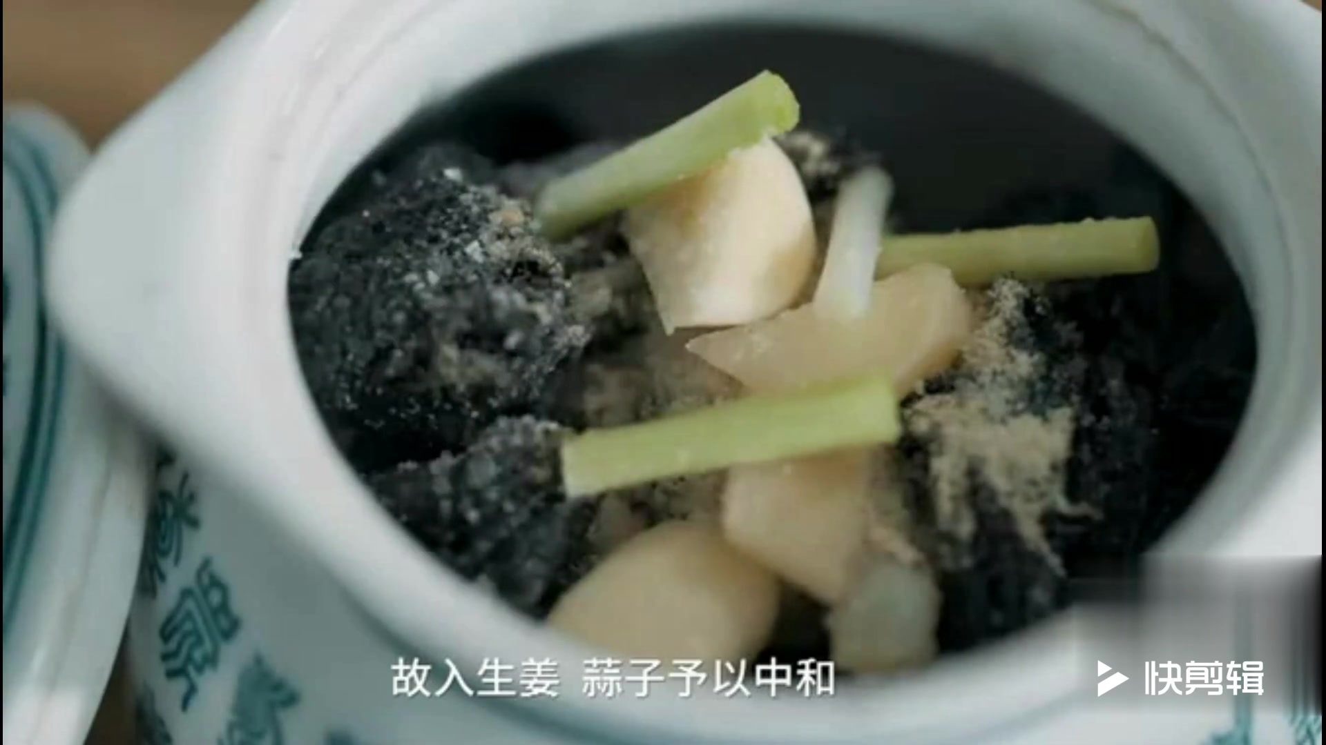 黄山双石,石耳炖石鸡,徽州传统菜肴