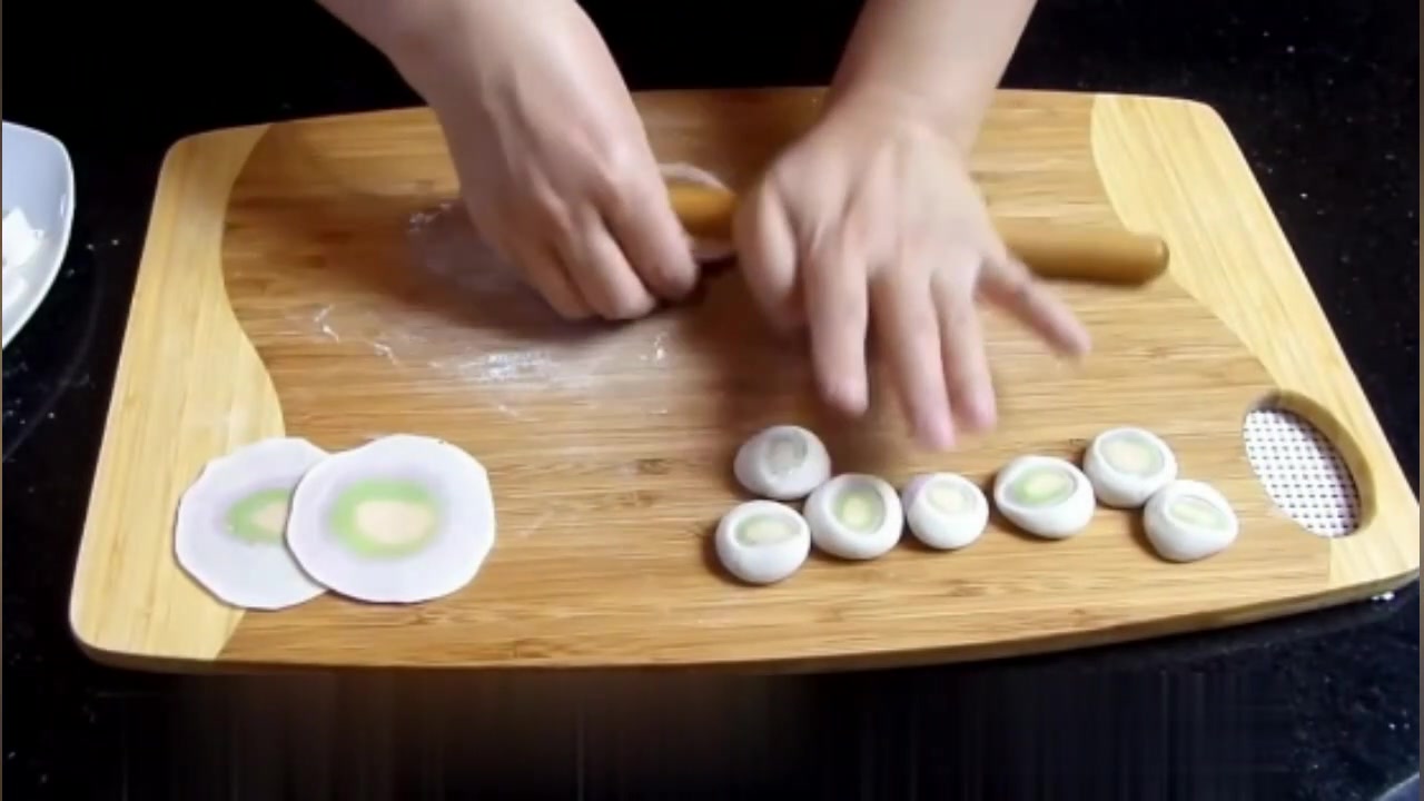 彩色饺子皮的制作教程,是不是很简单?