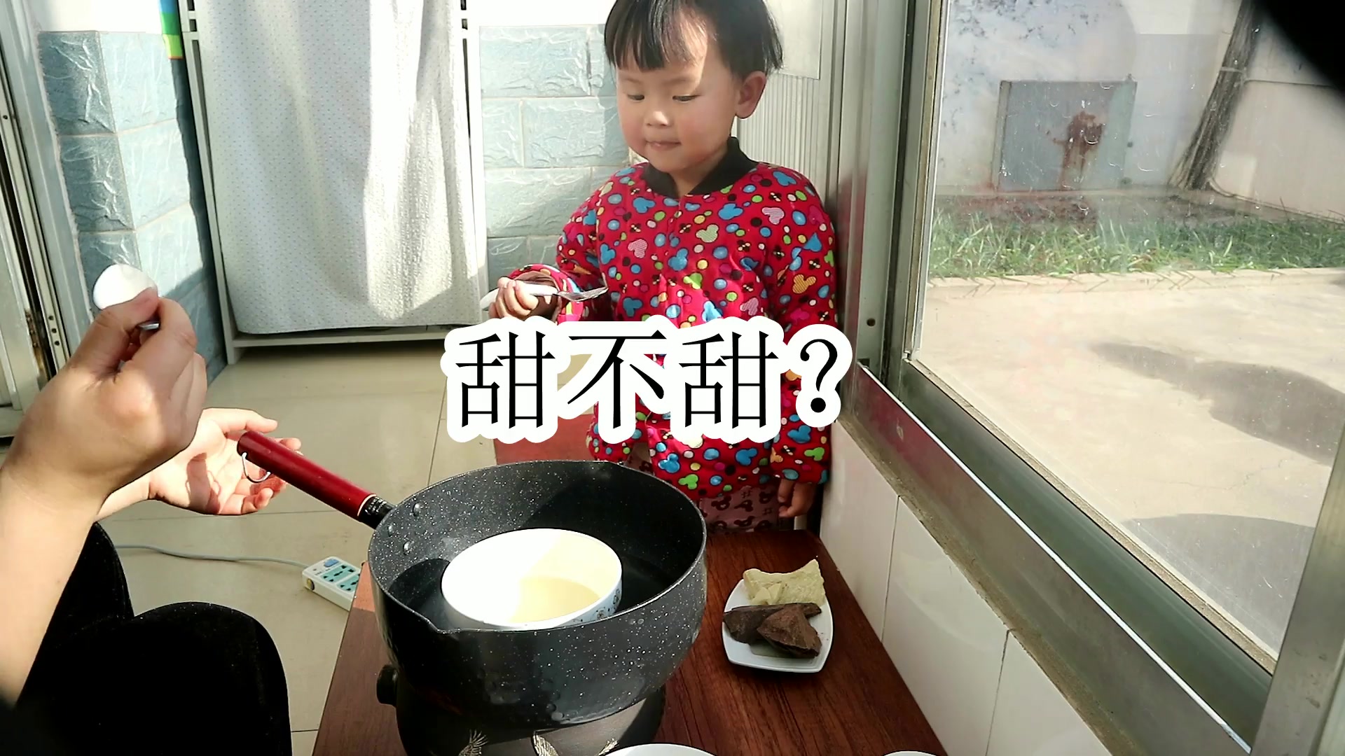 德芙巧克力太贵不舍得买,农村妈妈自制巧克力,成本便宜论斤做