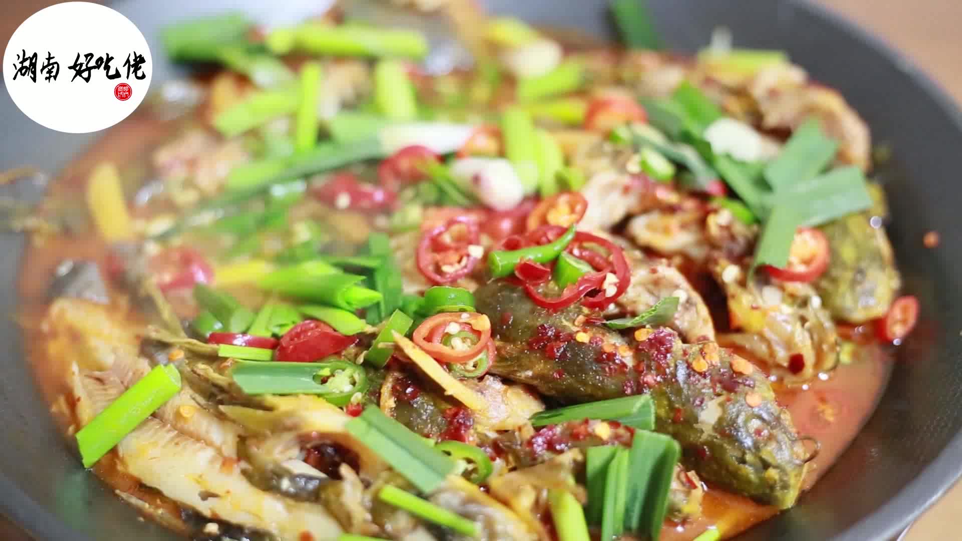 湖南特色黄鸭叫,一个酒精炉几条鱼一锅炖,冬天吃了从头暖到脚