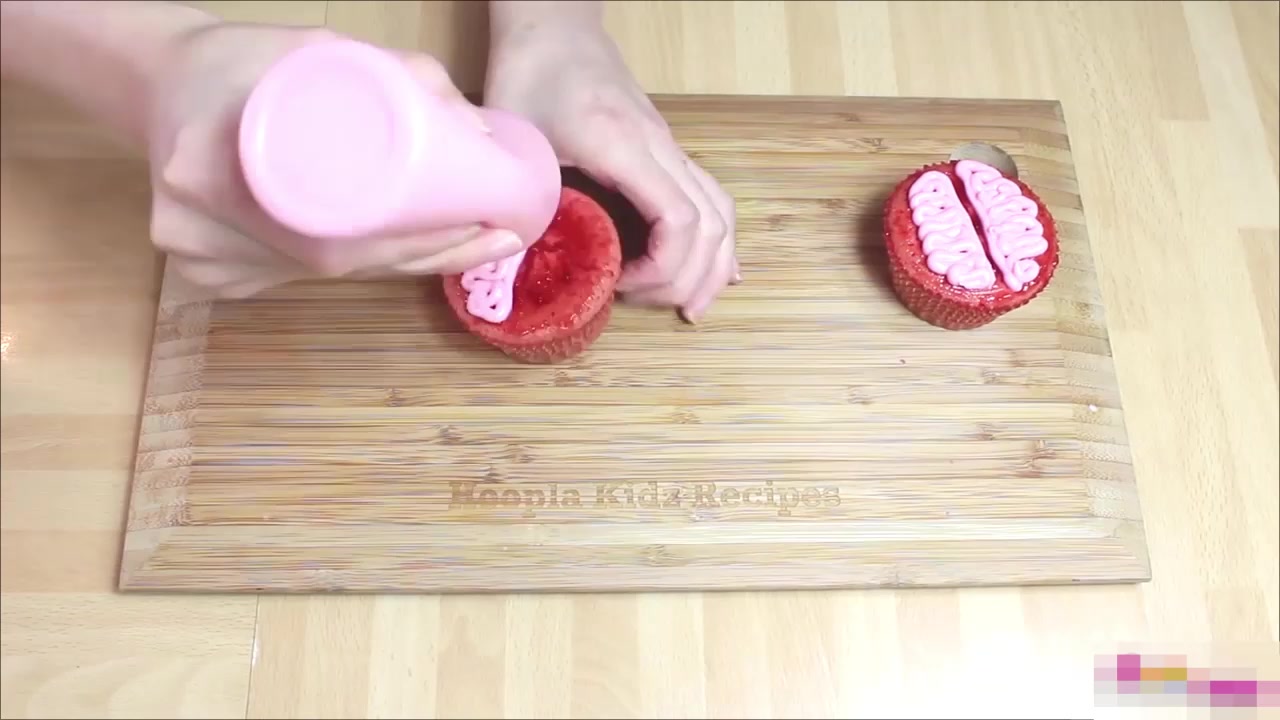 粉色系的蛋糕,好看的让我少女心都要炸了