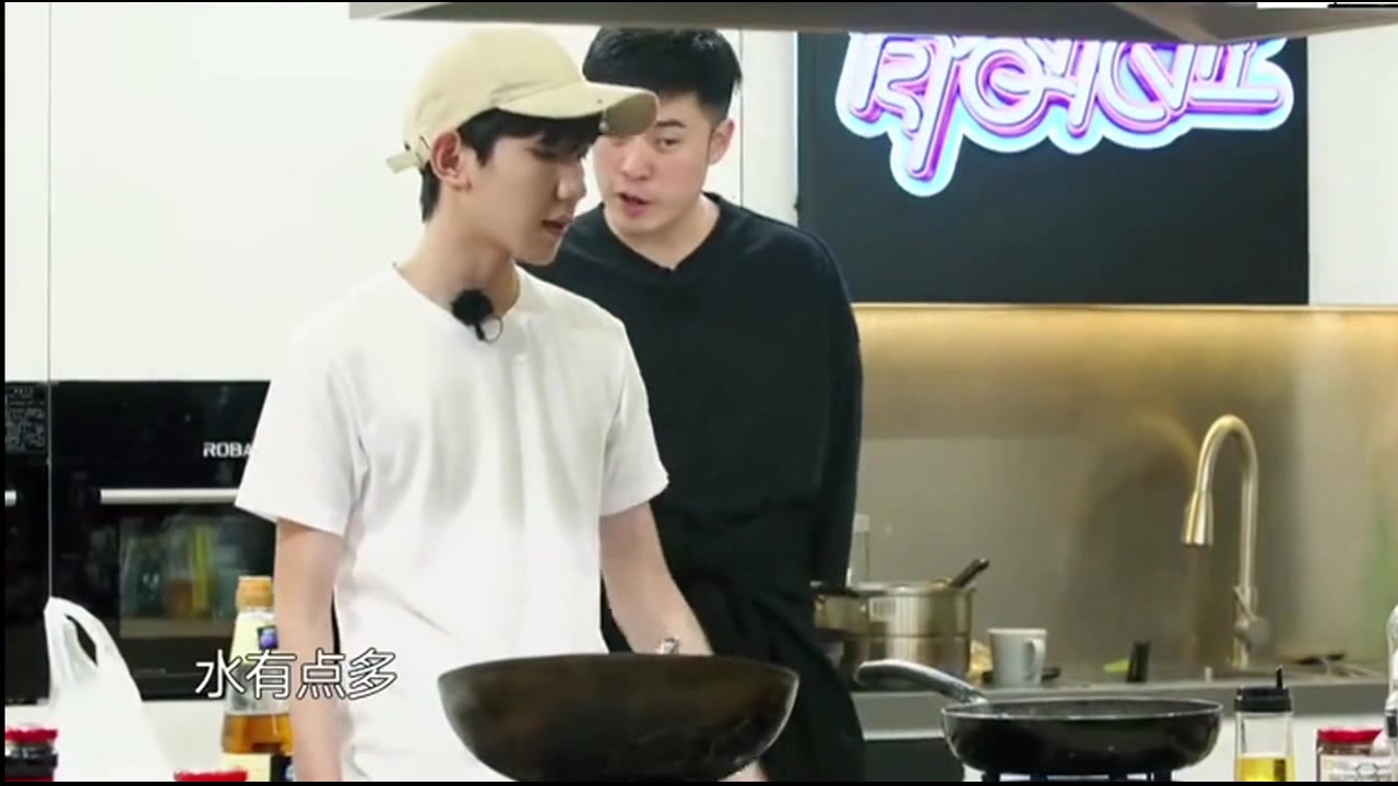 王源为麻婆豆腐操碎了心 给我们的小源店长五星好评