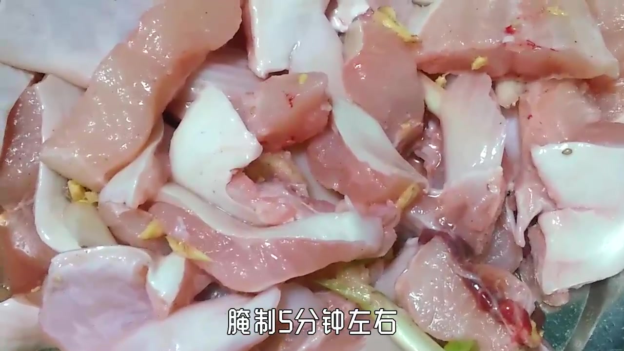 白鲶鱼和酸菜炒一炒,味道巴适的不得了