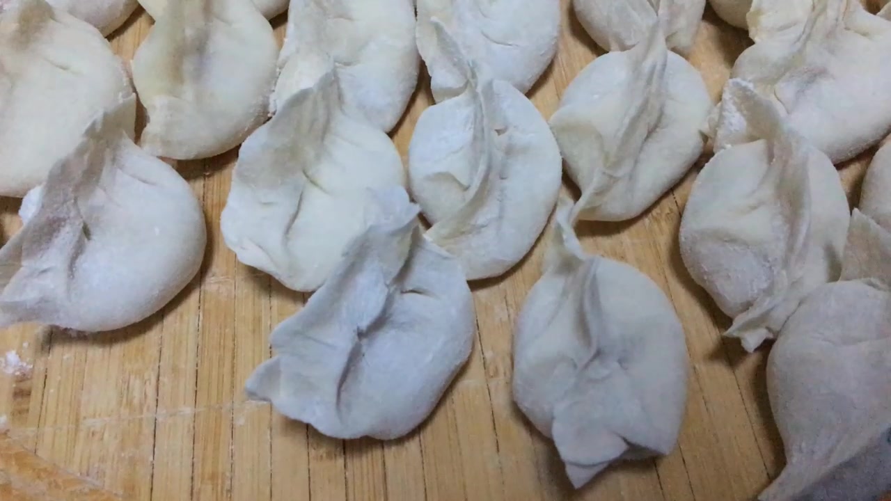 包饺子不会揪剂子?学会了一秒揪两个,买刀的钱都省下了