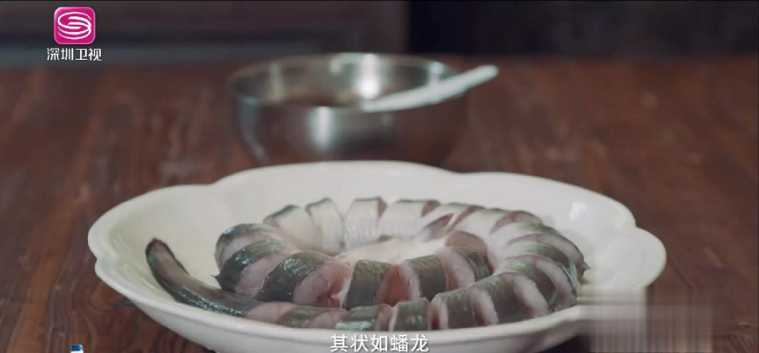 宅人食堂:老广的美食,煲三炖四的鱼肚炖鸡汤,简单的豉汁蟠龙鳝
