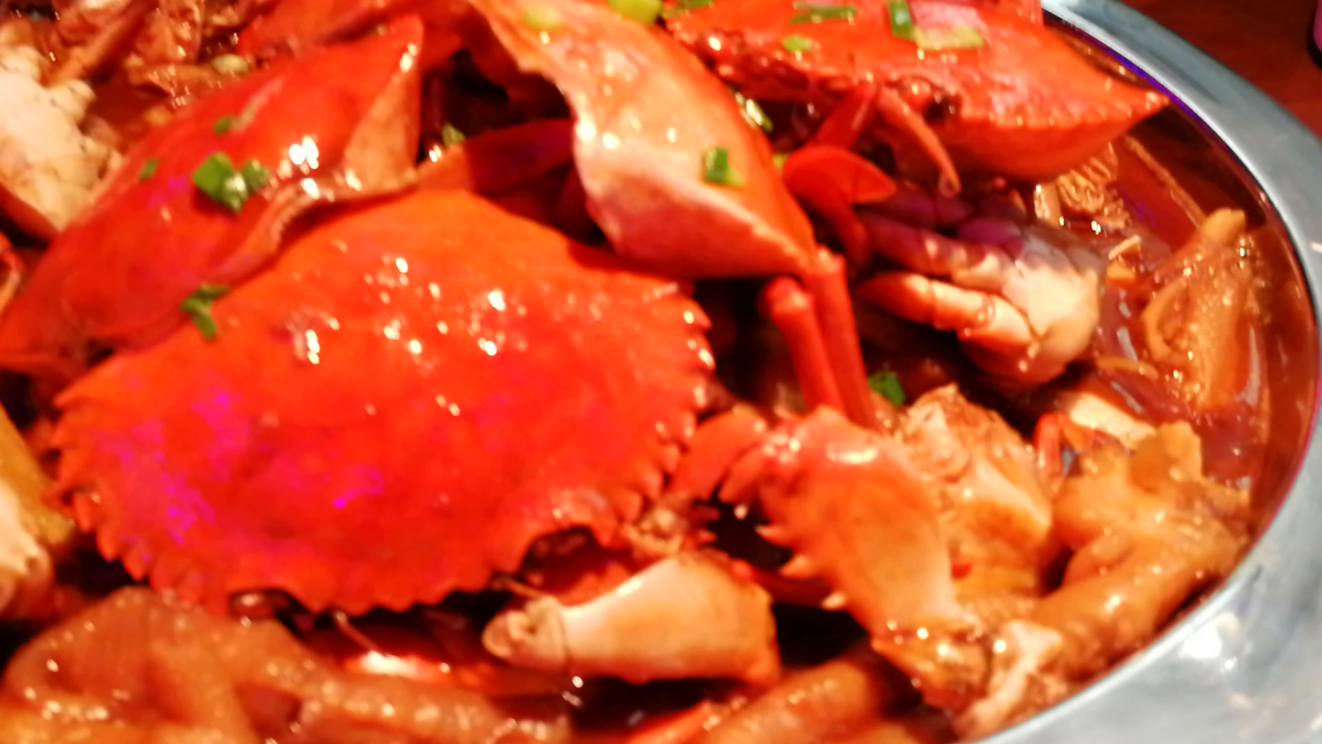 满满一锅美味鸡煲蟹,重点在鸡爪,非常入味!