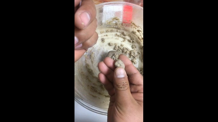 钓鱼小知识,搓饵和拉饵的手法和技巧