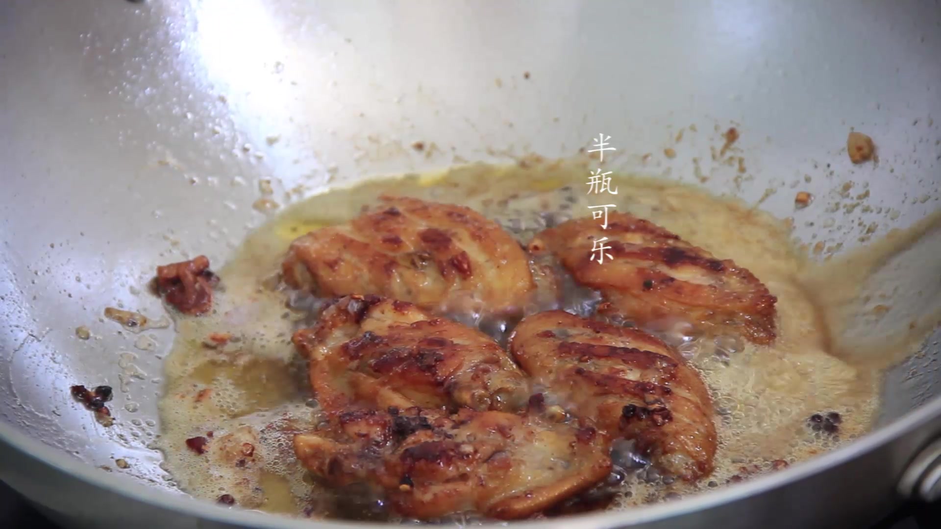鸡翅这样做,只需要半瓶可乐,比炸鸡翅还好吃