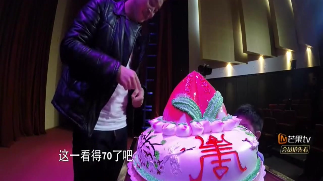 沙溢生日,安吉小鱼儿给老爸选了个寿字蛋糕,被沙溢吐槽了