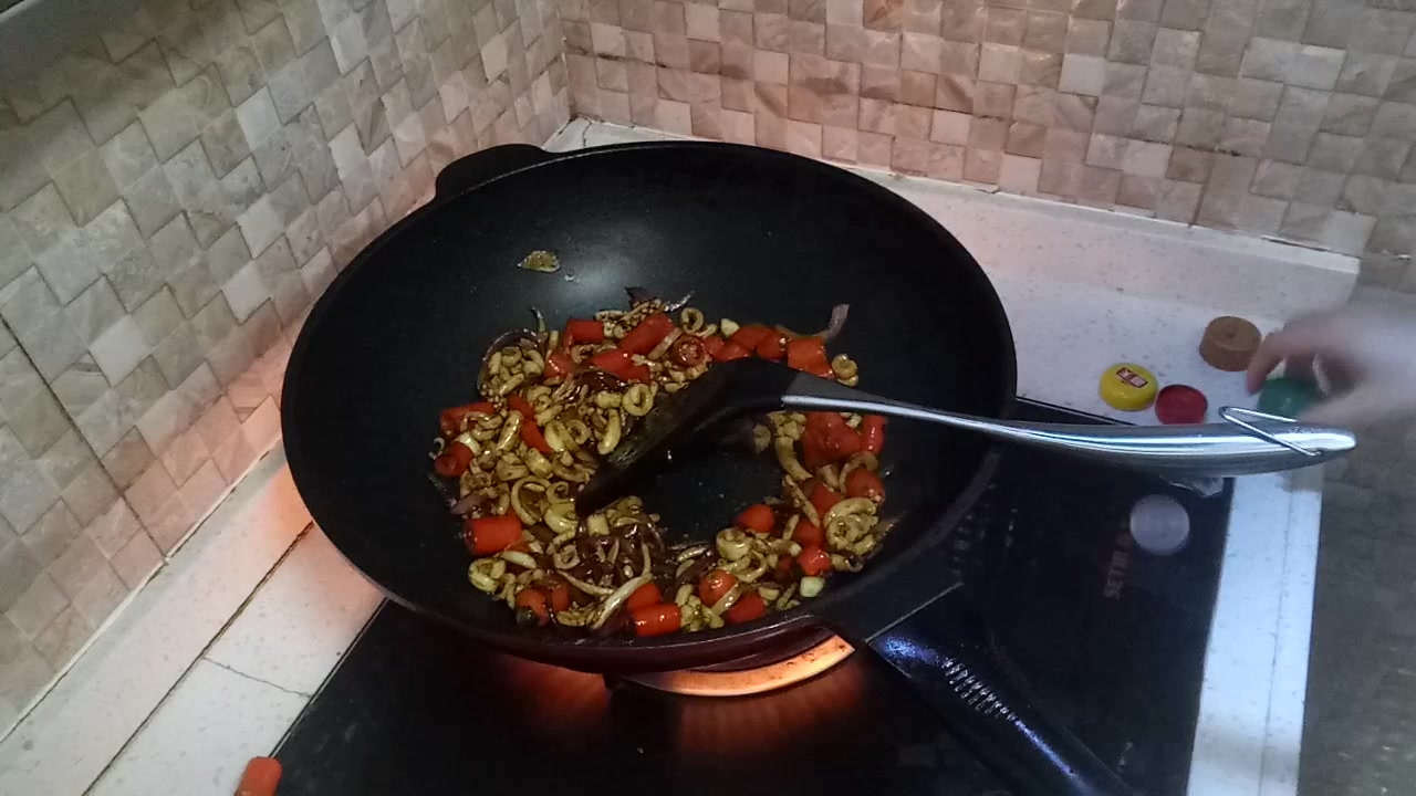 比铁板鱿鱼更好吃的爆炒鱿鱼,辣得够爽,辣得够味