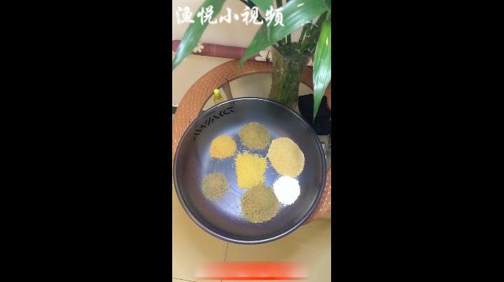 冬天钓鲤鱼该用什么饵料好呢,渔具店老板教你一款搓饵配方