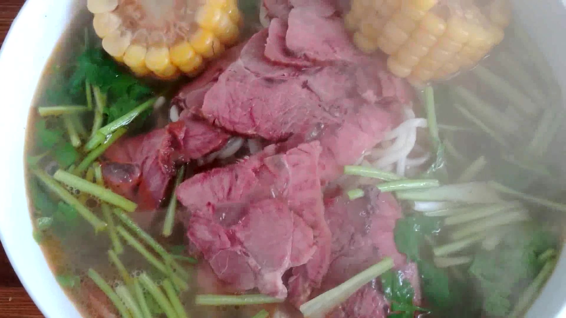 牛肉面的做法其实很简单,主要看骨汤好不好,毫无保留的分享给你