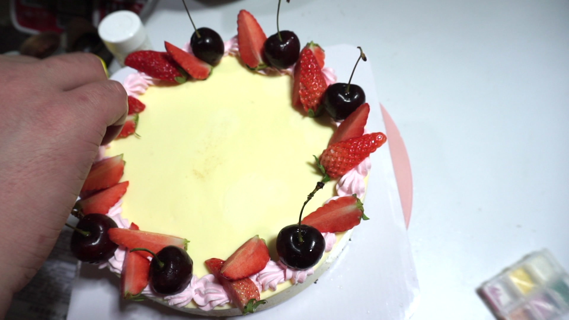 大厨教你一个简单《生日蛋糕》的装饰方法,一学就会,简单吧?