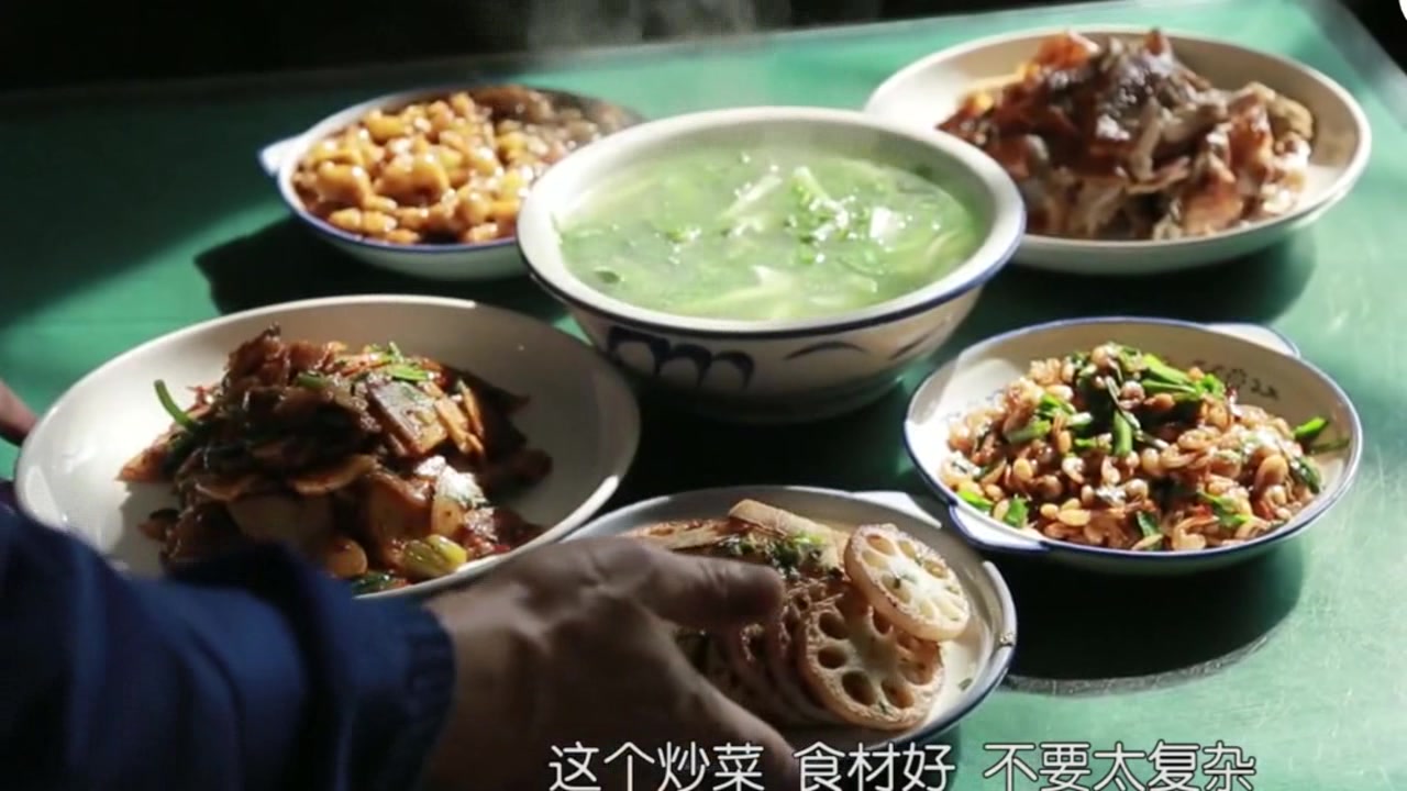 大叔做家常小炒没招牌,绕2个小时才能找到,却火爆11年