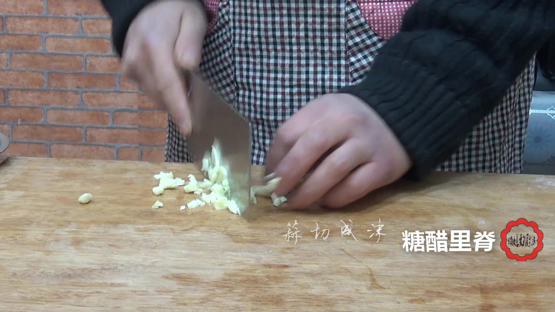 原来正宗的糖醋里脊这么简单,在家就可以做了,给年夜饭加道菜吧