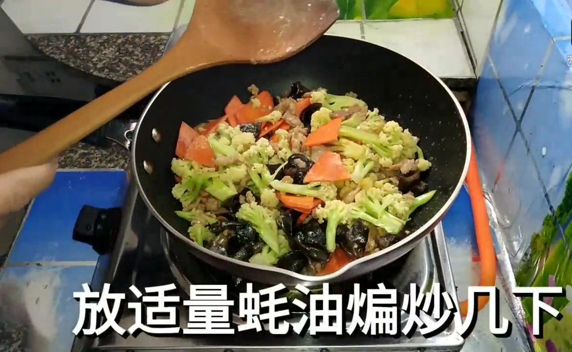 菜花这么炒肯定好吃,口感很脆,赶快试试吧!