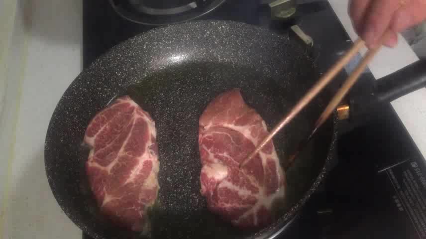 你这样吃过猪肉么?猪肉大气时尚新吃法,竟吃出了雪花牛排的感觉