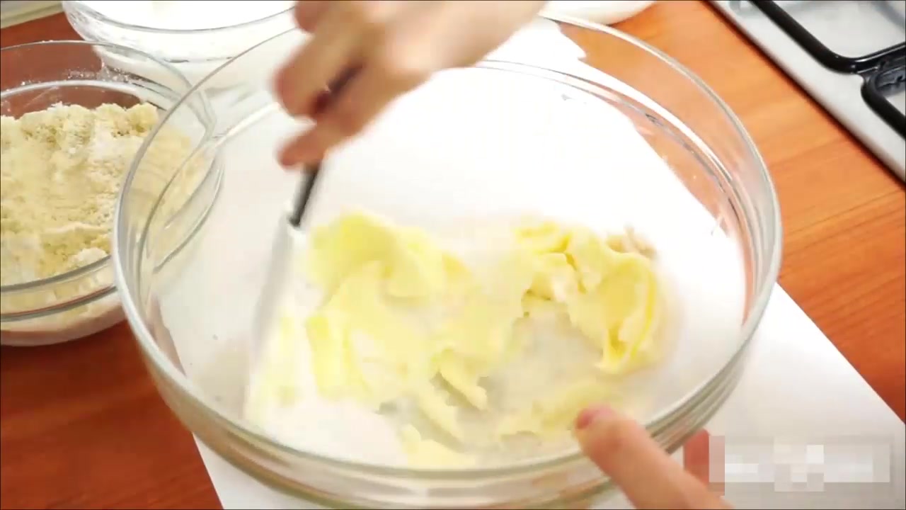 教你制作美味的杏仁白蛋糕 好吃的让人难以置信