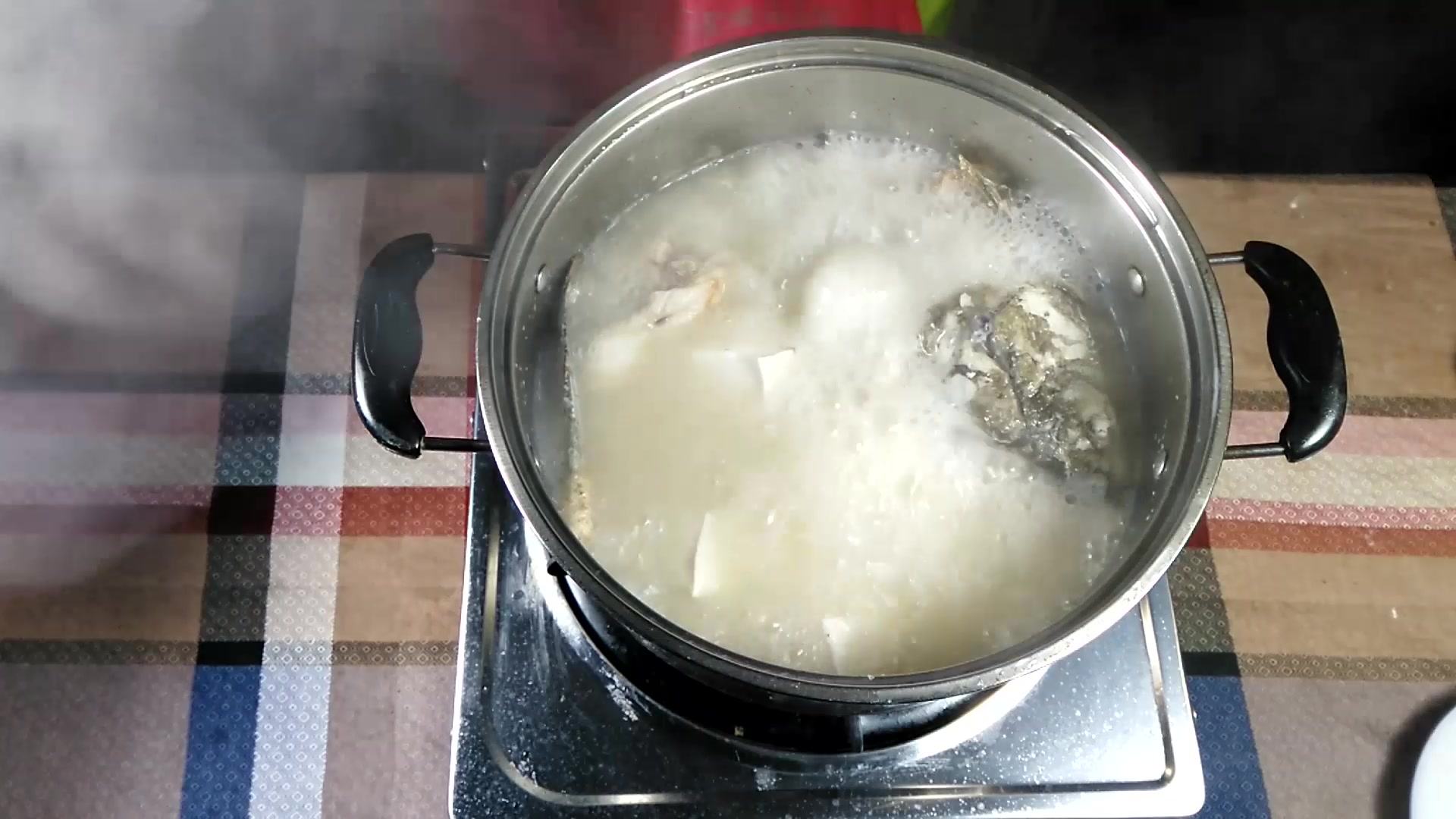 原来这样做鱼头豆腐汤,新鲜营养,太好喝了,一个人喝掉一锅汤!