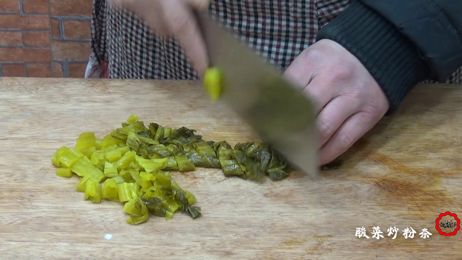家常菜中酸菜炒粉条的做法,让你2018年夜饭的菜谱上多加一道素菜