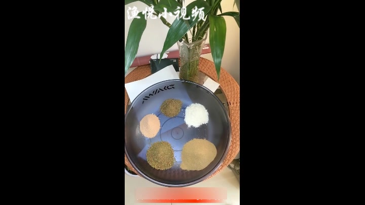 冬季大棚钓鲤鱼如何开饵呢?天冷荤一点腥一点