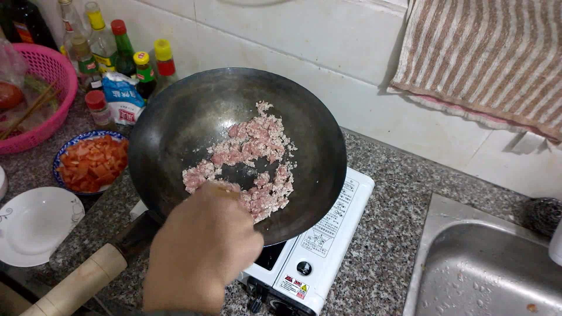 超级简单的西红柿肉末,方便快捷最重要的是下饭
