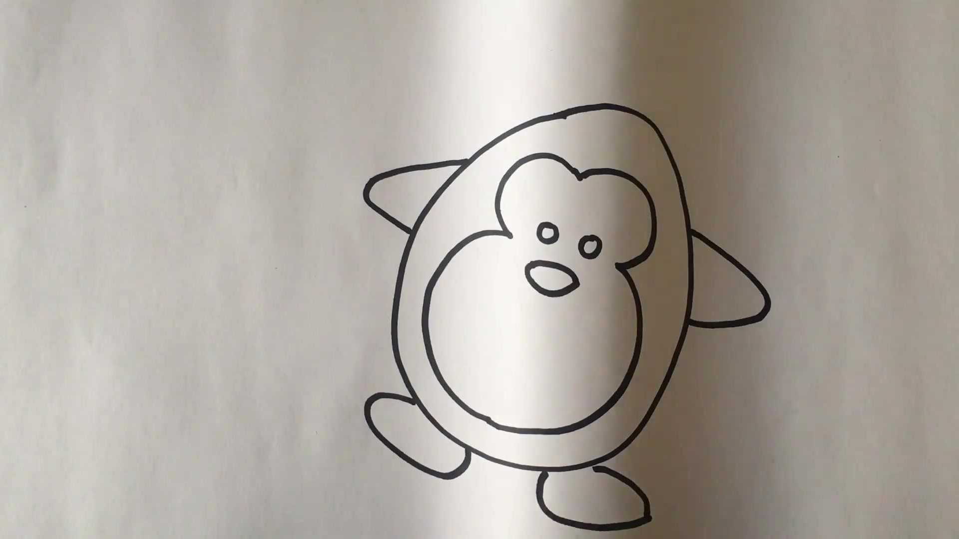 七彩小画家:两分钟画出简笔画小企鹅,一看就会太简单了