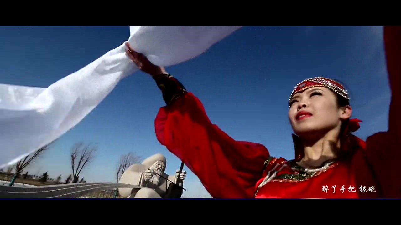 无意间听到这首草原歌曲,就毫不犹豫的下载了,彻底被迷住了!