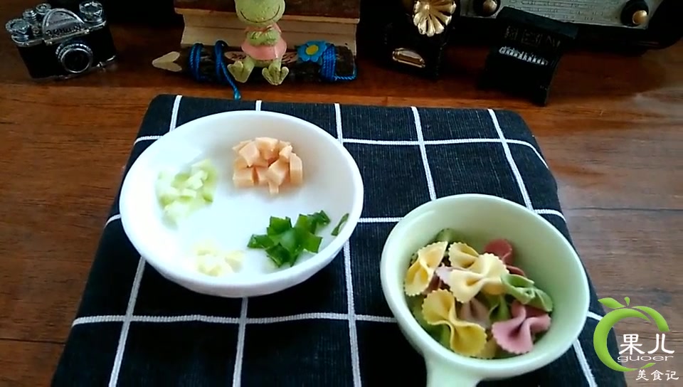 迷你厨房:袖珍美味的蔬菜蝴蝶面