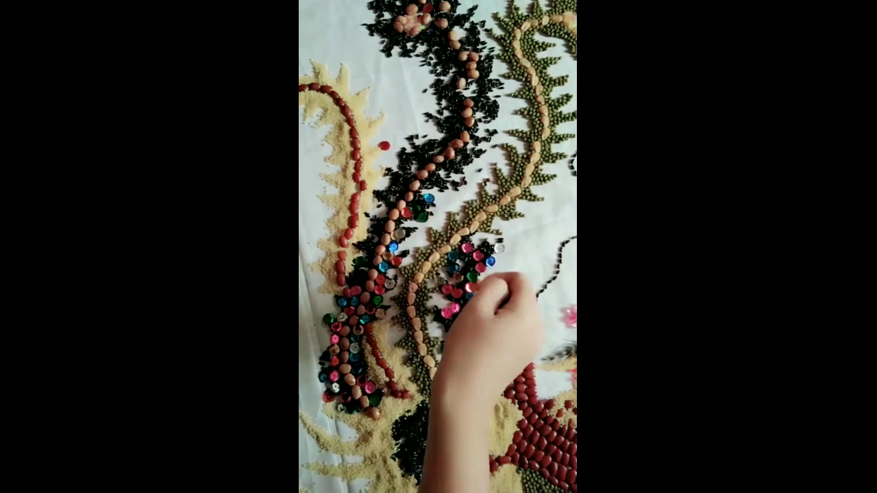 你居然用八宝粥的材料画了一幅画,看完之后我觉得我就是饭桶!