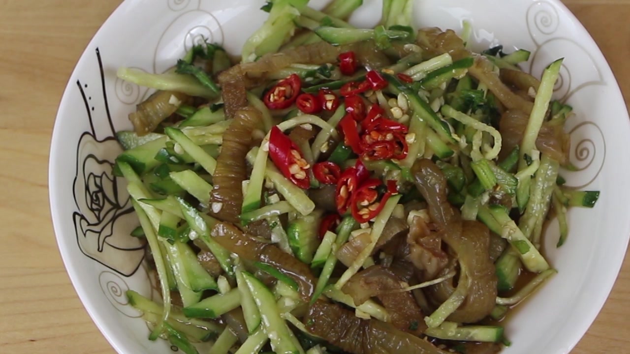 正月十五上桌的一道凉菜,大家都抢着吃,凉拌海蜇