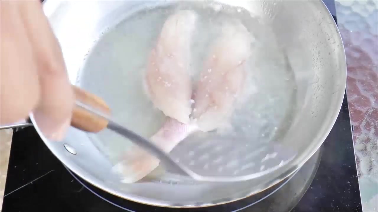 煎红鲷鱼这样制作出来超级美味 看的我口水都流出来了