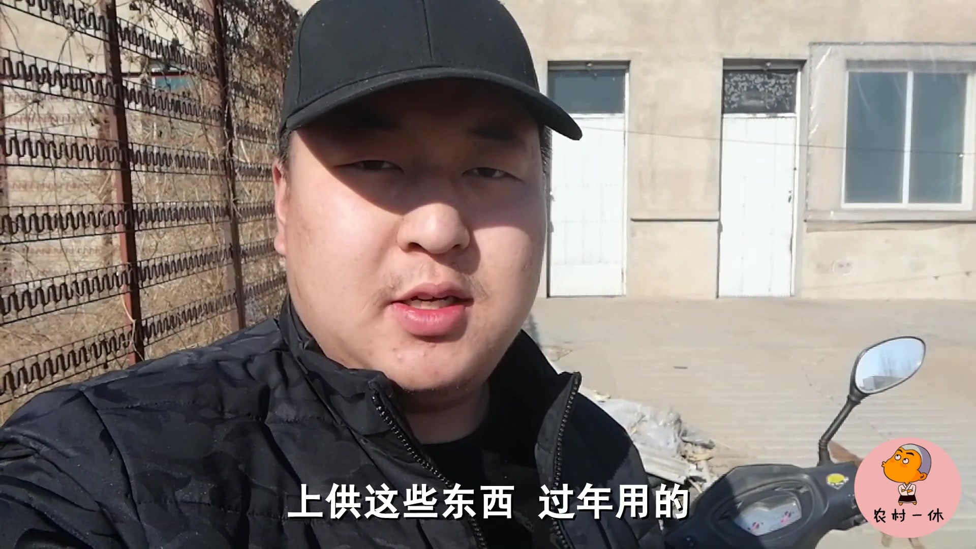 独住的农村奶奶自己过年?不存在的,孝顺的孙子一个行为感动奶奶