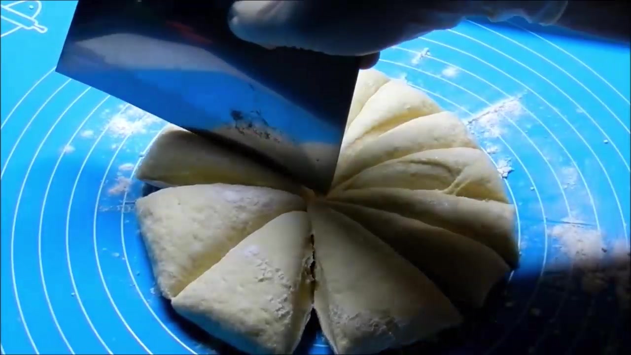 玫瑰形状的奶酪面包 样式好看做法新鲜很多大厨都不会