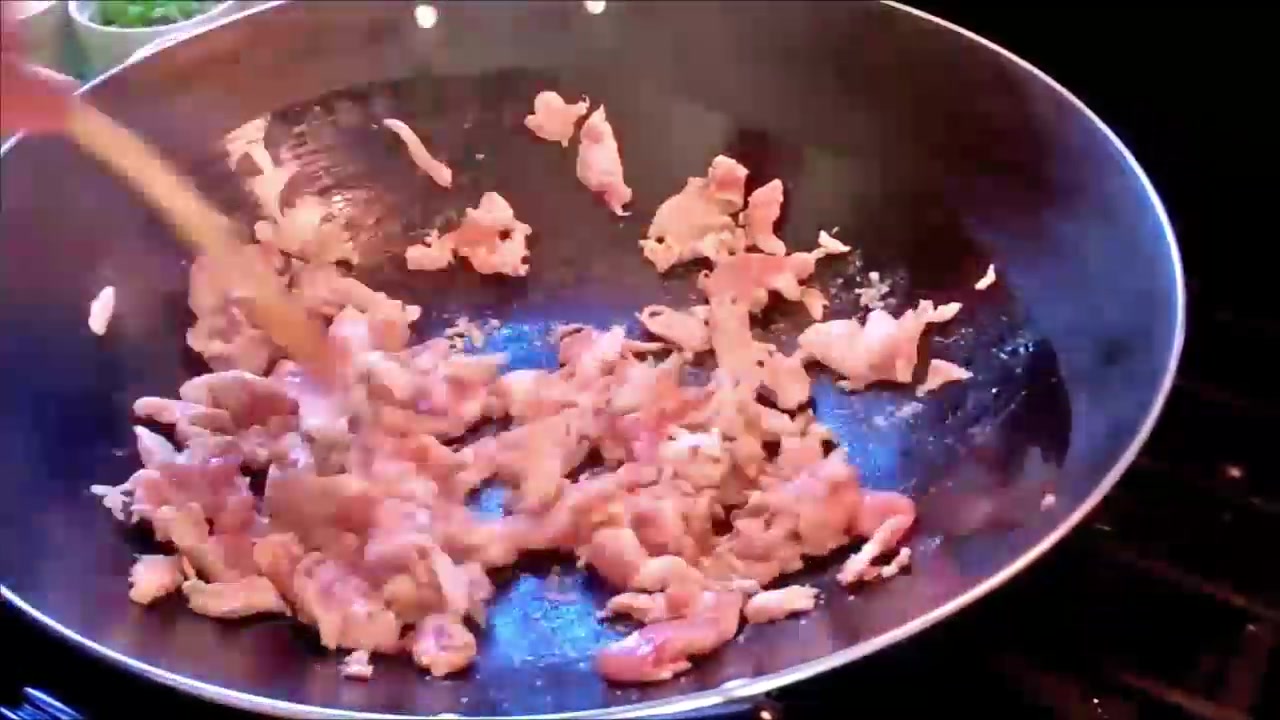 教你制作美味好吃的鸡肉炒饭 看着就感觉味道不错的样子