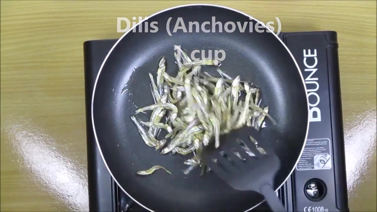 美味好吃的甜辣凤尾鱼做法 小哥教你在家就可以学会