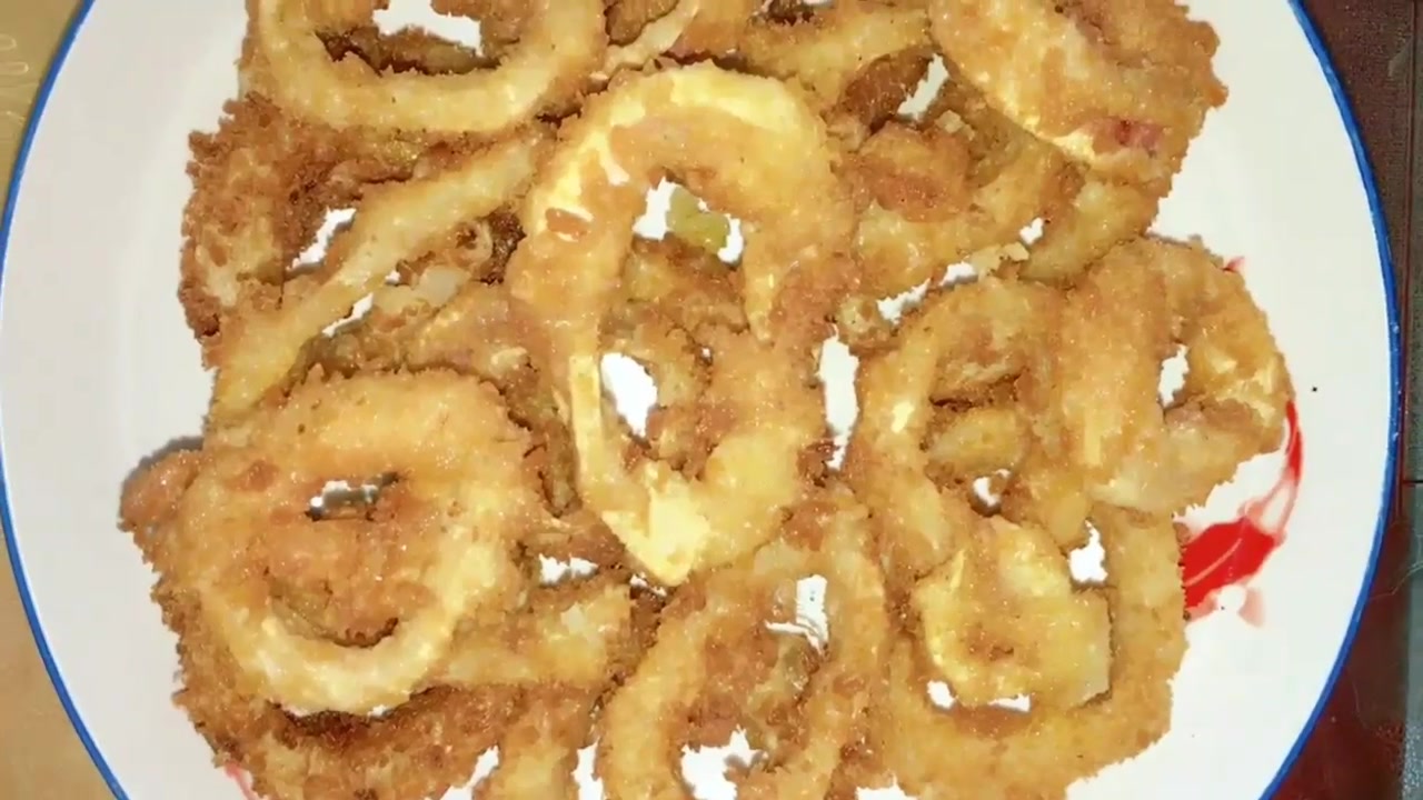 干炸鱿鱼圈的做法,酥脆爽口,做起来就是这么简单!