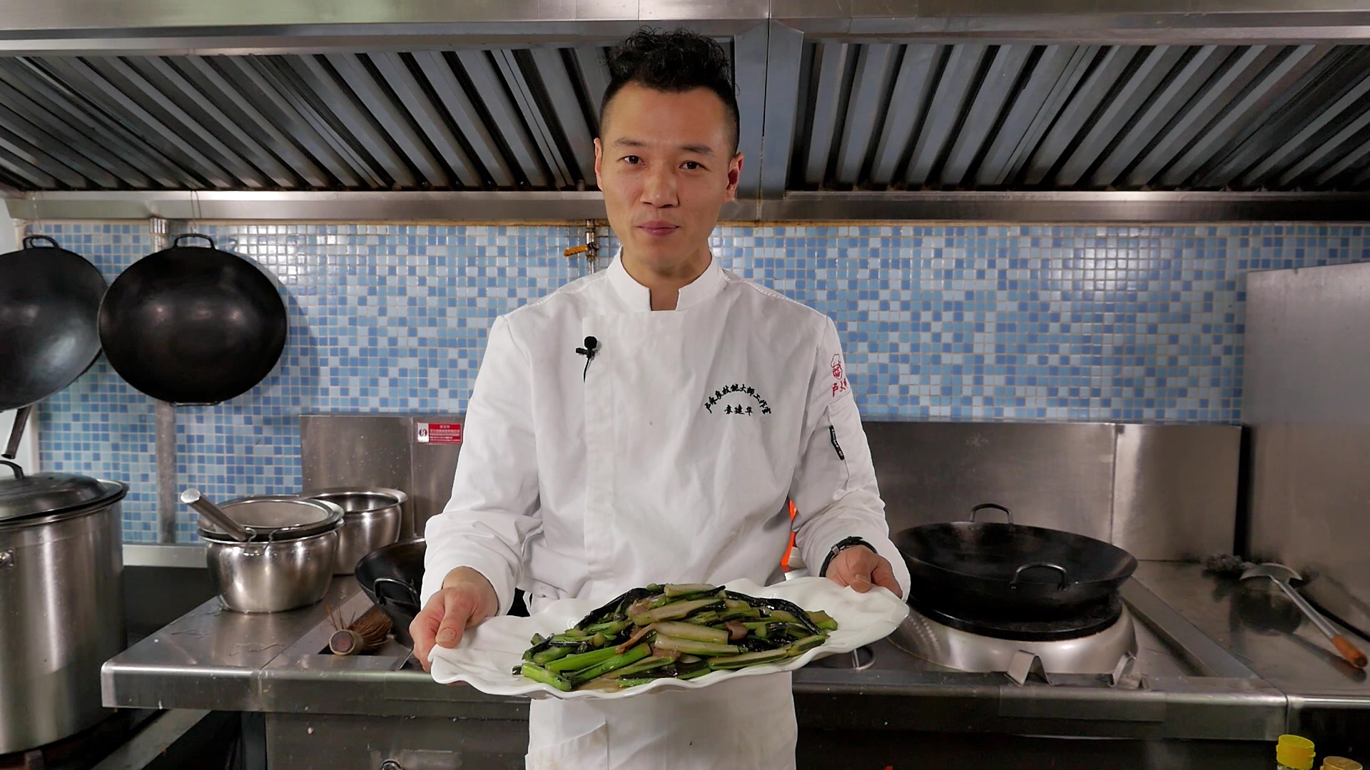 舌尖上的湖北,荆楚国宴菜,美味清炒红菜苔!湖北美食代表菜!