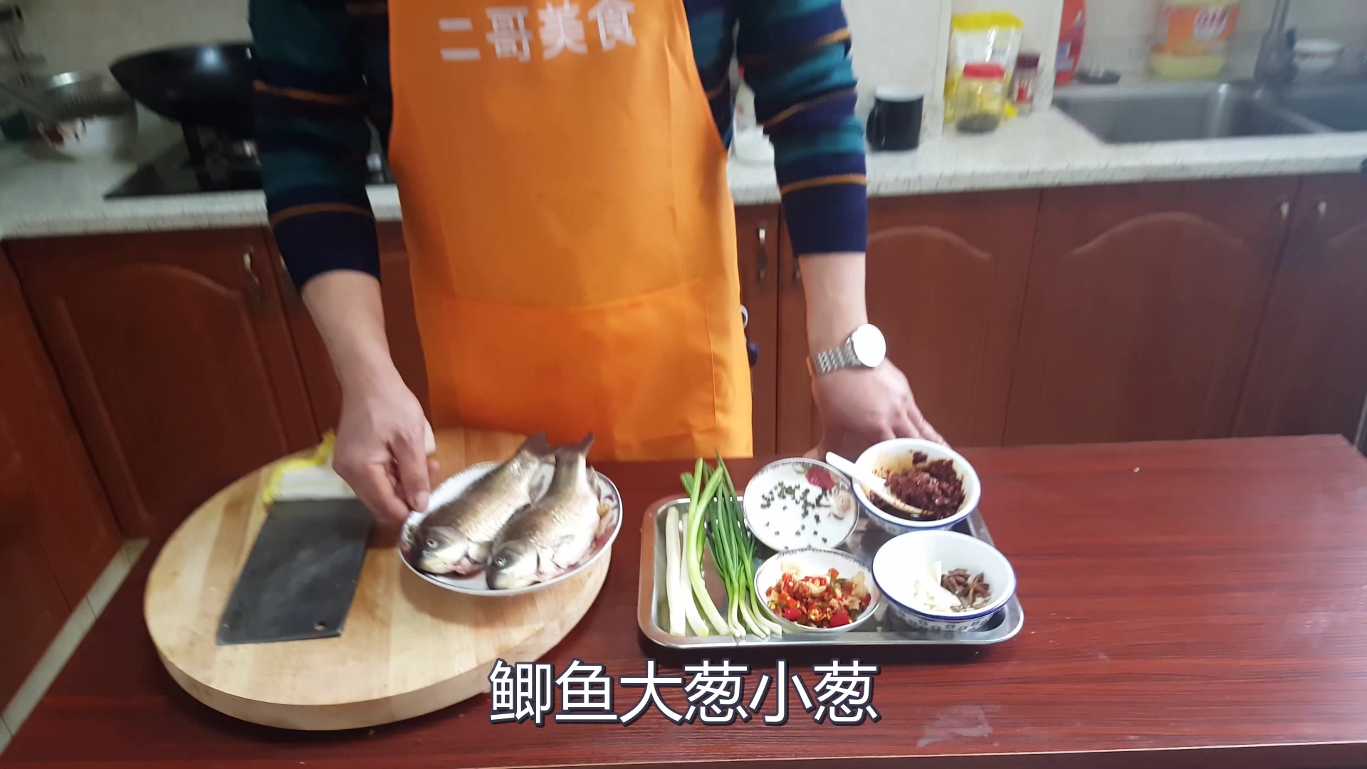 二哥教你做家常葱花鲫鱼,肉质鲜嫩,超好吃