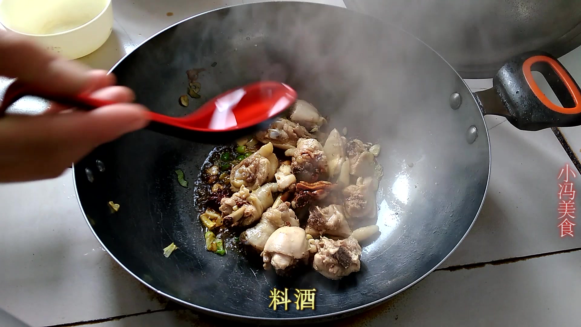 土豆炖鸡腿怎样做更好吃?教你非常下饭的做法,连吃两大碗米饭