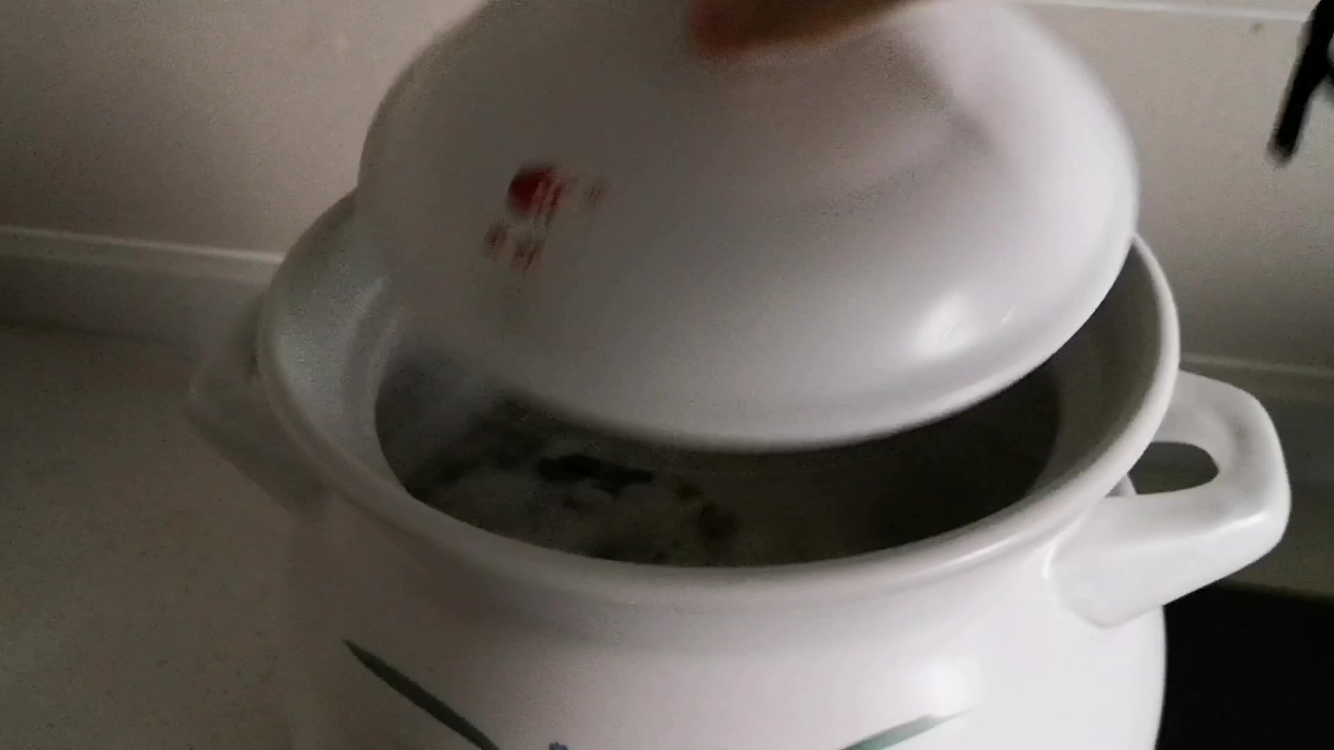和鲑鱼肉末熬成粥,大人小孩都能喝的粥鲜味美,不能错过的美味