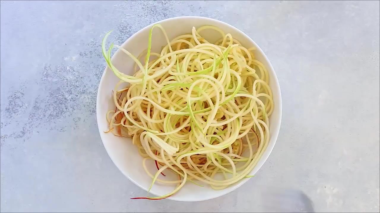 苹果也能做面条?加上沙拉酱,味道好到爆!