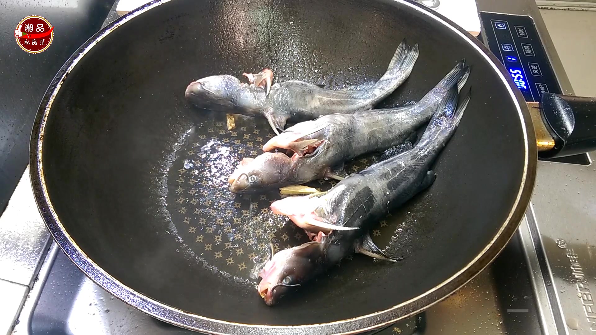 湖南的特色菜——黄颡鱼,肉质鲜嫩,营养丰富,保证你爱吃