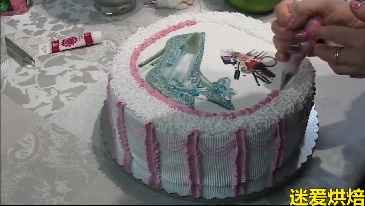 奶油生日蛋糕制作视频,这么漂亮的蛋糕制作方法看完就会