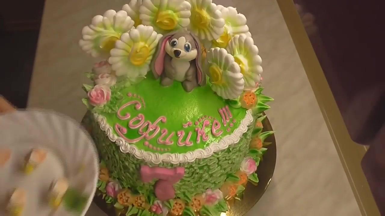 奶油生日蛋糕制作视频教程,百花丛中的小兔子好漂亮