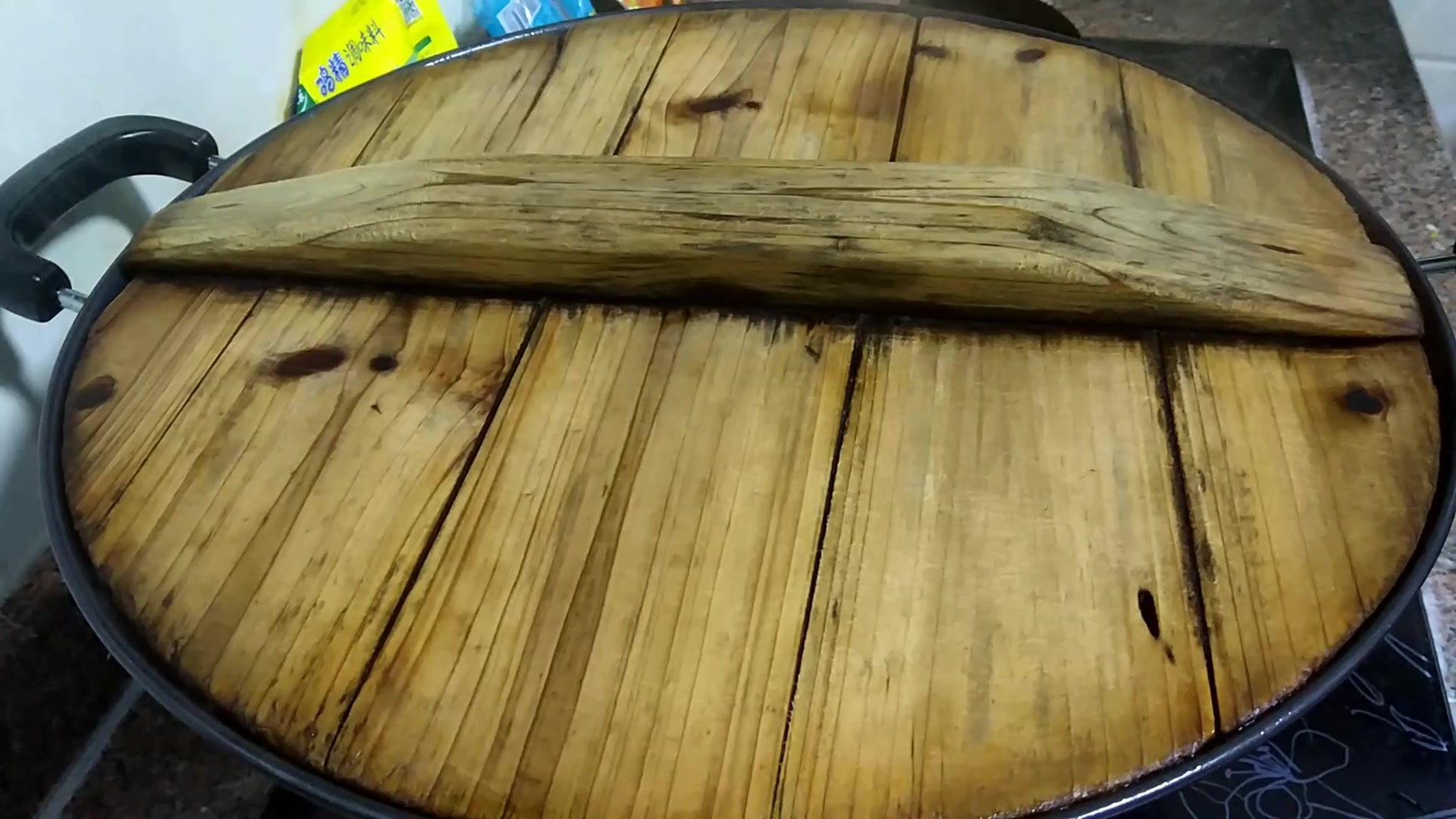 舌尖上的美味:河鱼的另一种做法,配上这种水菜,比煎的更美味
