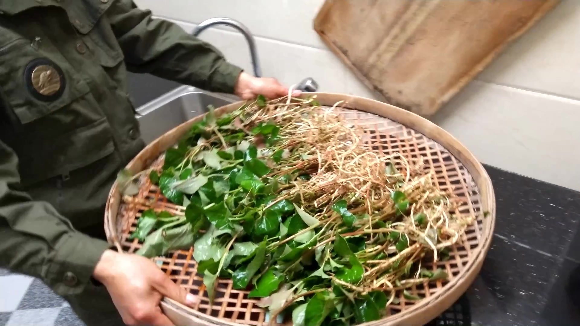 鱼腥草是乡村常用的一种清热解暑的方法