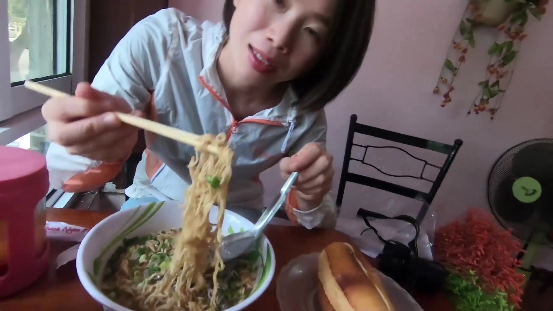 童年的味道!小时候5毛钱一包的方便面味道,竟然在越南吃到了