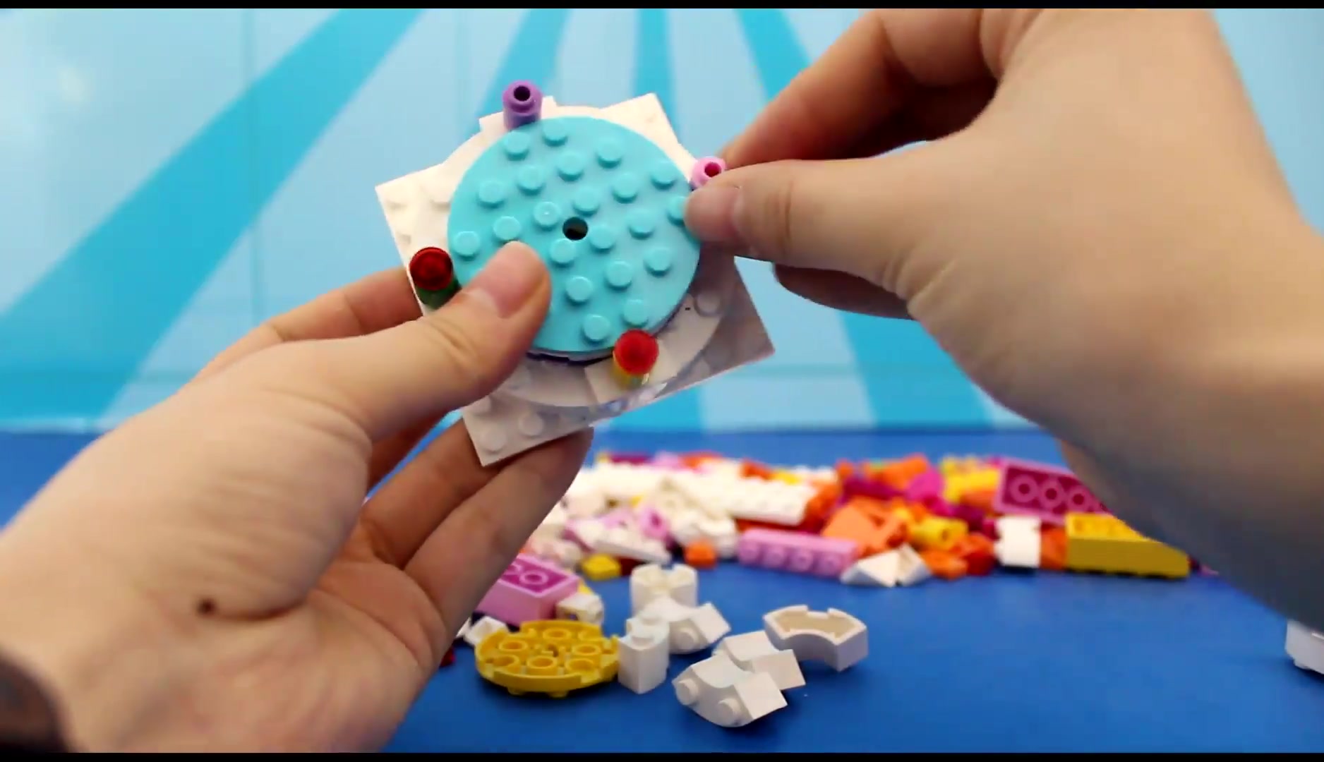 乐高积木玩具拼接生日蛋糕