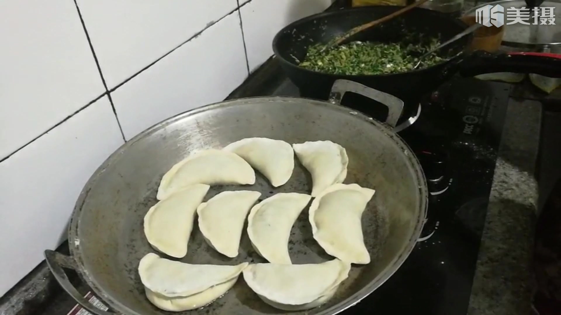 实拍:舌尖上的安徽,皮薄馅鲜,简单又好吃的韭菜盒子的家常做法